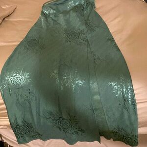 Beautiful green dress with subtle shiny flowers. Floor length